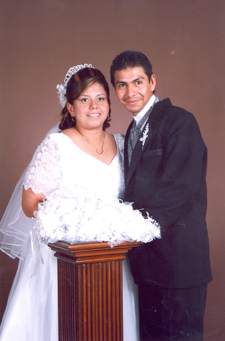 Sr. Pedro Medina Robles y Srita. María del Carmen Martínez Vega unieron su vida en sagrado matrimonio en la parroquia de Nuestra Señora de Guadalupe, el sábado 19 de abril de 2008.