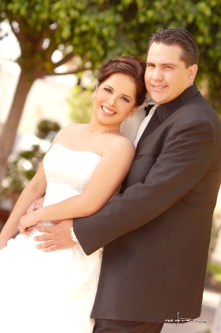 Sr. Jorge A. Raygoza Ferniza y Srita. Silvia I. Torres Rodríguez contrajeron matrimonio en la parroquia de La Inmaculada Concepción, el sábado 12 de abril de 2008.

Estudio Carlos Maqueda