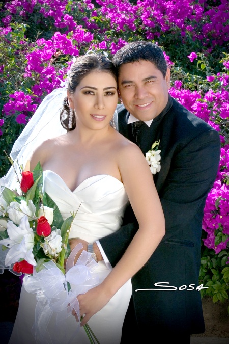 Ing. Emilio Gutiérrez Villanueva y Srita. Blanca Ivonn Escamilla Martínez contrajeron matrimonio el viernes 18 de abril. 

Studio Sosa