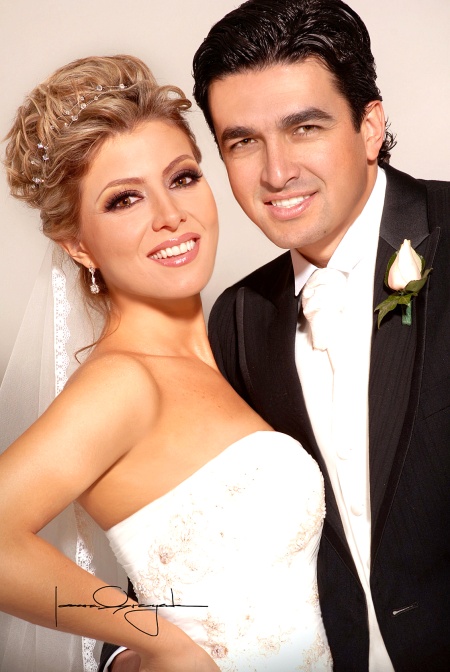 Sr. Alberto José Rosales Arcaute y Srita. Karla Verónica Zúñiga Mijares contrajeron matrimonio el pasado sábado 26 de abril de 2008. 

Estudio Laura Grageda