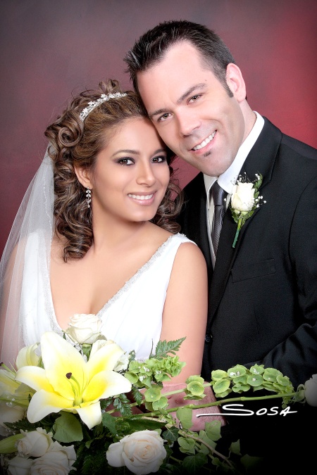 Sr. Jules D. Oille y Srita. María Irene Zúñiga G. contrajeron matrimonio en la parroquia de La Inmaculada Concepción, el sábado 17 de mayo de 2008.

Studio Sosa.