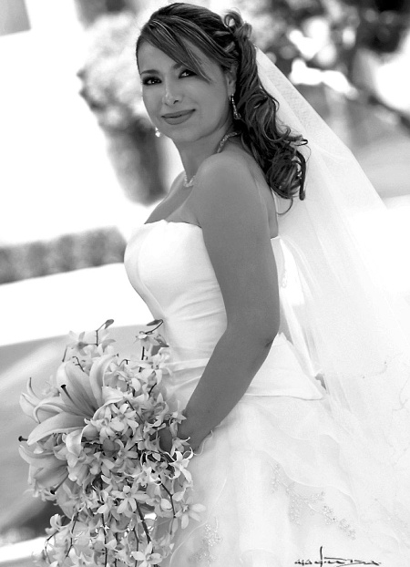 Señorita Karla Cáceres Ramos el día de su boda con el señor Manolo Díaz Albarrán. 

Estudio Carlos Maqueda.