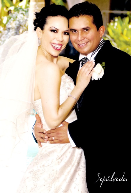 Sr. Luis Antonio Hernández Martínez y Srita. Emma Yolanda Medellín Canales recibieron la bendición nupcial en la parroquia de San Pedro Apóstol, el sábado 29 de marzo de 2008.

Estudio Sepúlveda