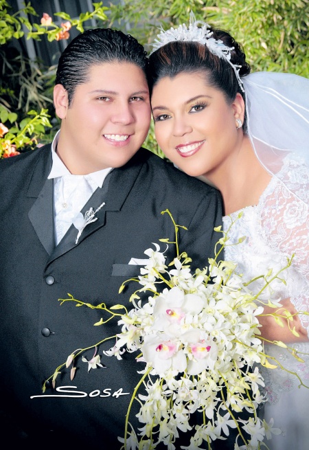Sr. Luis Raúl Maldonado Enríquez y Srita. Brenda Cecilia Gutiérrez Macías contrajeron matrimonio en la parroquia de San Isidro Labrador el sábado 26 de abril de 2008. 

Studio Sosa