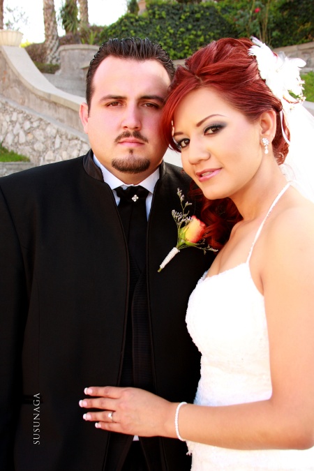 Sr. Alan Varela Salcedo y Srita. Ilsa Nidia González Astorga contrajeron matrimonio en la parroquia de La Sagrada Familia el sábado cinco de abril de 2008. 

Estudio Susunaga