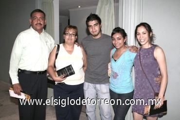 01062008
Berenice Ovalle, Iliana Moreno, Miguel Márquez, Iliana Campos y Gerardo Moreno.