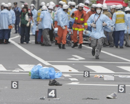 De acuerdo con la Policía seis de las siete personas muertas eran varones de 19, 20, 29, 33, 47 y 74 años de edad, y la otra era una mujer de 21.