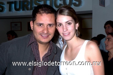 02062008
De México llegó Gustavo Mendoza y fue recibido por Brenda Arriaga.