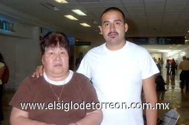 07062008
La señora Estela y Juan Carlos Sosa se marcharon a la ciudad de Tijuana