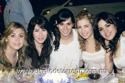 Claudia, Sofía, Elena y Angelina Siller y Celina Barrientos de Guajardo.