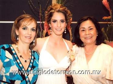06062008
Brenda acompañada con las organizadoras de la despedida, su mamá Martha Salazar de Arriaga y su futura suegra Nelva Luz Amézquita Serrano