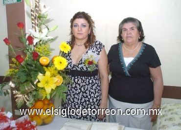 12062008
María Teresa a lado de su mamá y oganizadora Tere de Aguiñaga