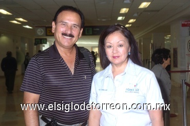09062008
Antonio Pérez viajó a Guadalajara y lo despidió Perlita Lee.