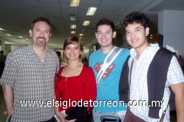 12062008
José Antonio Ramos, Nury de Ramos, Daniel y José Antonio Ramos viajaron a Suiza en Europa.