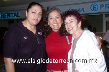 19062008
Susy López viajó a Los Ángeles, California y fue  despedida por Mary Chuy Rea y Lupita López