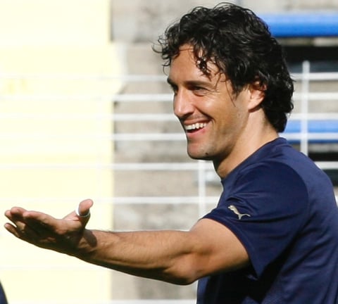 Luca Toni de Italia.