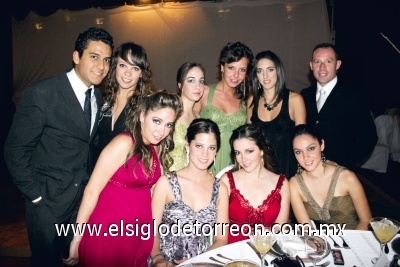 Javier Arias, Ale Reed, Maritere Ramírez, Laura Enríquez, Ale Sánchez-Gavito, Carlos Leal, Diana Laura Ramírez, Mónica Román, Norma Suárez y Jackeline Jaik.