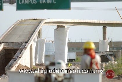 El 30 de enero de 2004 fue inaugurado el distribuidor vial Revolución, en la administración estatal presidida por Enrique Martínez y Martínez con una inversión de 140 millones de pesos.