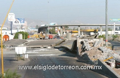 De acuerdo con el reporte, el complejo vial será sustituido por dos puentes y dos pasos deprimidos que ya están en proceso de licitación.