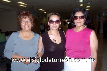 21062008
Rumbo a Las Vegas, Nevada, viajaron Yéssica Yáñez, Cony Amaya y María de Jesús Villarreal