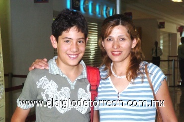 23062008
Pedro Arreola y Cristina Montaño viajaron a la bella ciudad de Bogotá, en Colombia.