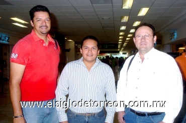 24062008
Paulino Sánchez, Lorenzo Campa y Gerardo Martínez viajaron a Michoacán.