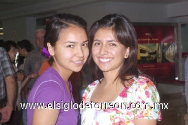 30062008
Eva Aranda viajó a Inglaterra y fue despedida por Mariana Aranda