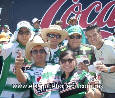 12062008
Ricardo Solís, Miguel Ángel Solís, Guillermo Gutiérrez, Carlos Rojas, Francisco Solís y Olga Favela, en el Estadio Corona  el primero de junio en la final Santos-Cruz Azul