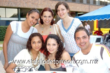 15062008
Bárbara Meza, Angélica Torres, Gaby Delgado, Mariana Ramos, Diana Quistian y Josef Zucker