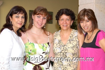 19062008
La novia junto a Antonia Llorens, Selina de Viesca y Rosa María de Escamilla