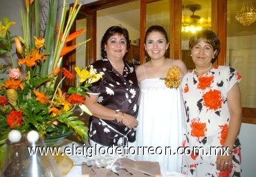24062008
Mónica acompañada de su mamá Chacha Guajardo de Luna y futura suegra María Estela Silveyra de Lavín.