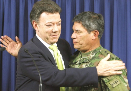 Santos añadió que los rescatados estaban volando 'sanos y salvos' a San José del Guaviare para abordar un avión que los llevaría a la base aérea de Tolemaida, 100 kilómetros al sur de Bogotá.