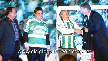 El vicepresidente Alberto Canedo dio la bienvenida a la empresa de refrescos con la cual acaban de firmar una nueva alianza, entregando el uniforme de local a Rafael Millar Luna y el uniforme Retro a Joaquín Andersen, director general de la Zona Norte y presidente de marketing a nivel nacional, respectivamente, quienes manifestaron que era un orgullo trabajar con el equipo campeón del futbol mexicano.