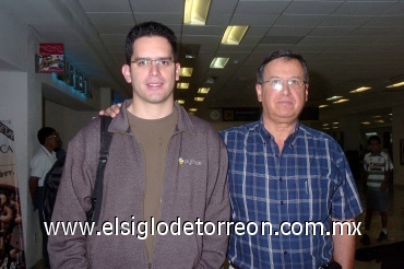 01072008
Jorge Gajón viajó a México y lo despidió Fermín Gajón