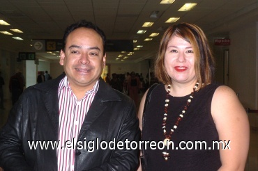 01072008
Maynor Barrios viajó a Guatemala y lo despidió Lizeth Treviño
