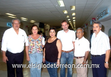 02072008
Manuel Ramírez, Alejandro Arias y David Valenzuela dieron la bienvenida a Matty Roca Angelina Herrera y Jackie Sleper, al llegar, de México
