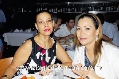 Chenis Lurueña y Belinda Romero.