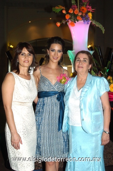03072008
Astrid Ayup González junto a las organizadoras de su despedida, Astrid González de Ayup y María Angélica García de González