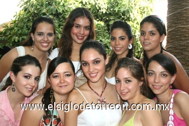 03072008
La novia acompañada de sus amigas Norma, Emy, Marilú, Laura, Andrea, Carmen, Diana y Sofía