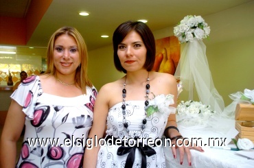 03072008
La novia acompañada de Lucy Galindo Flores