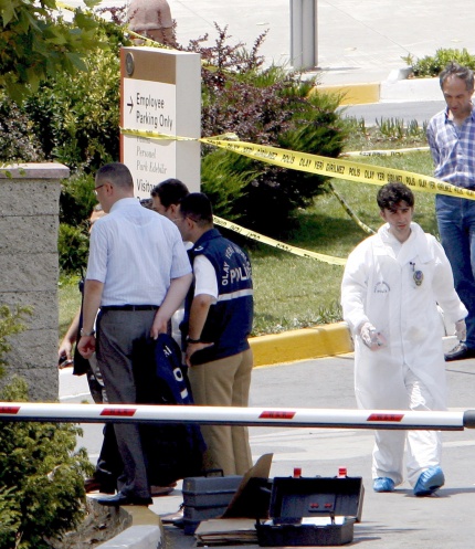 Ellos escogieron una de las construcciones más protegidas de Turquía, no porque quisieron hacerla explotar, sino porque sabían que llamaría la atención mundial', afirmó Ihsan Bal, director de estudios sobre terrorismo de la Organización Internacional de Investigación Estratégica, con sede en Ankara.