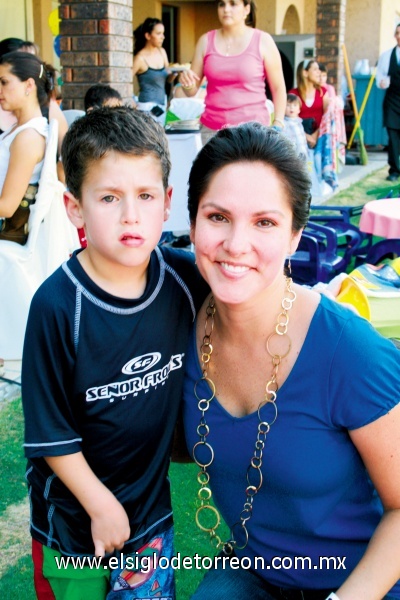 José Luis Benítez y Lucy González.