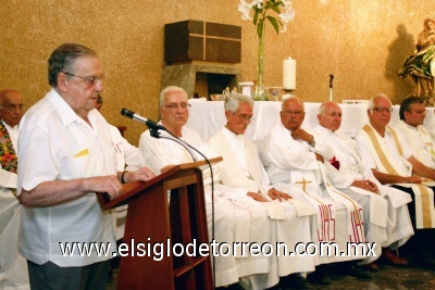 Sacerdotes Jesuitas durante la celebración.