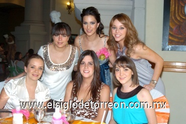 03072008
Astrid Ayup acompañada de Marisu del Bosque, Luly Gallegos, Margarita Nahle, Susú Luna y Paty Lugo.