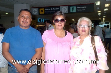 06072008
Martha Lilia Galván, Gema Herrada y Rigoberto Quiroz viajaron a Tijuana.