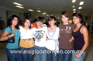 07072008
Mariana, Carla, Jeny, Valeria, Ale y Larissa viajaron a Canadá.