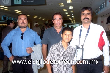 07072008
Sacramento Segovia, José Alfredo Guzmán y Antonio Segovia viajaron a la Ciudad de México.