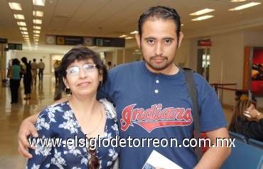 08072008
Héctor Catarino y Araceli Ramírez viajaron a Villahermosa, Tabasco.