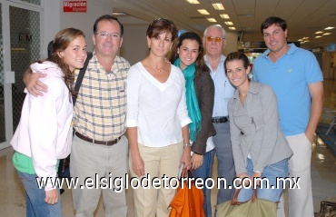 12072008
Para pasar unas vacaciones de verano viajaron al Báltico José Luis, Nevea, Neny, María Elena, don Manuel y Luisa Villarreal, y Jon Miñarro