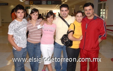 16072008
Gerardo Abdó se fue de vacaciones a Huatulco y fue despedido por su familia